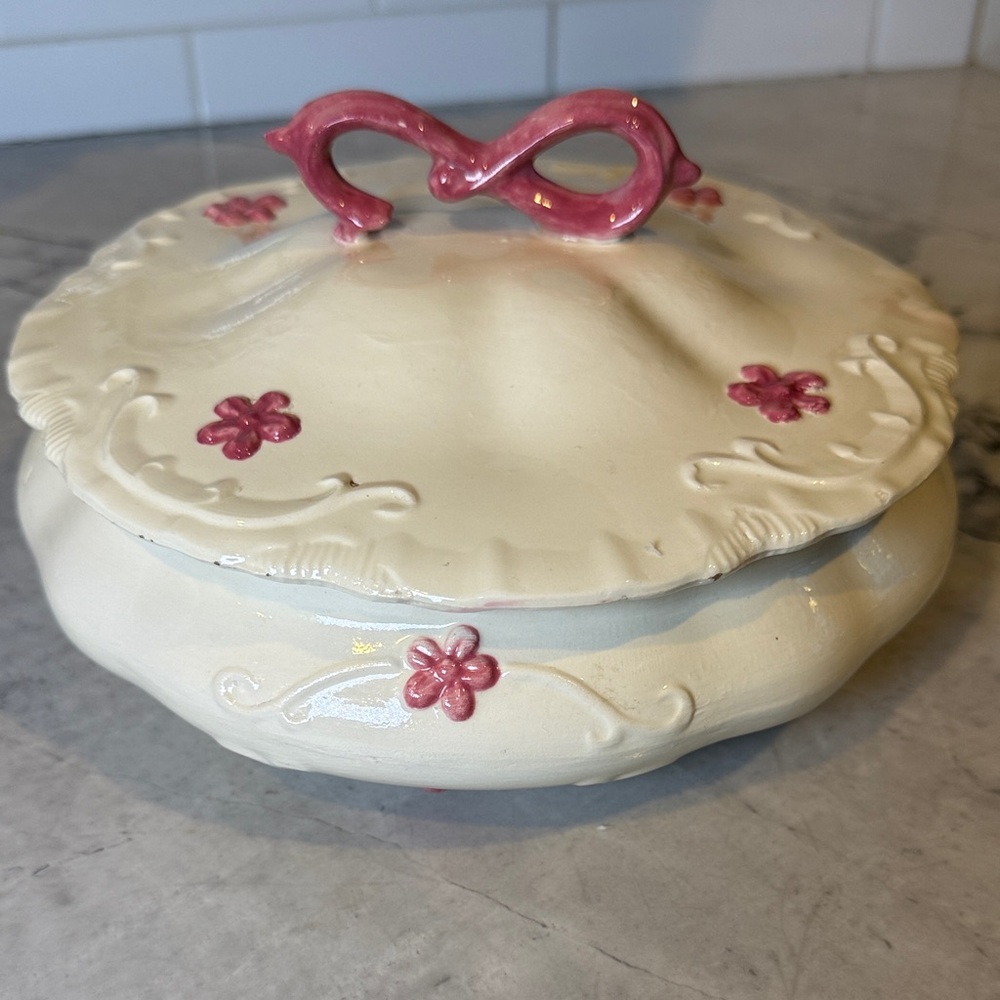 Vintage Great Plains Covered Dish Pink and White